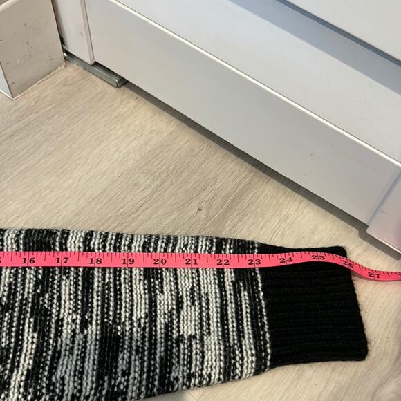 Fate NWT Cozy Black and White Turtleneck Sweater in an Acrylic/Nylon/Wool blend. - Picture 8 of 10
